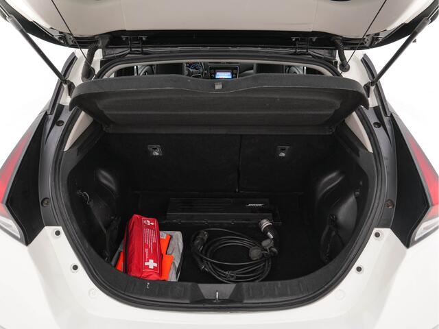 Nissan LEAF Tekna 40 kWh Aut. *LEATHER-FABRIC | FULL-LED | BOSE-SURROUND | ADAPTIVE-CRUISE | TOPVIEW | KEYLESS | NAVI-FULLMAP | BLINDSPOT | DAB+ | PDC | HEATED-COMFORTSEATS | TOWBAR | DIGI-COCKPIT | 17"ALU
