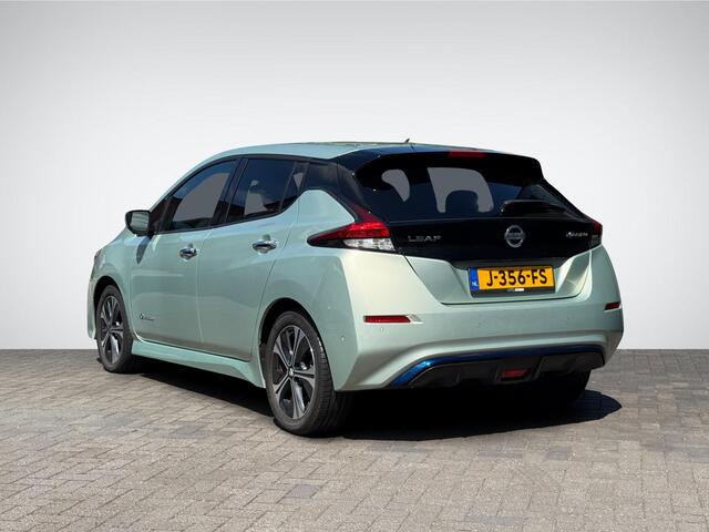 Nissan LEAF Tekna 40 kWh | ProPILOT | Leder/Alcantara | Adapt. Cruise Control | 360° Camera | Dodehoek Detectie | Stuur- + Stoelverwarming | Rijklaarprijs!