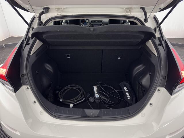 Nissan LEAF Acenta 40 kWh {SOH-90%} Aut. *ADAPTIVE-CRUISE | KEYLESS | NAVI-FULLMAP | BLIND-SPOT | DAB+ | PDC | COMFORTSEATS | DIGI-COCKPIT | PRIVACY-GLASS | 17"ALU