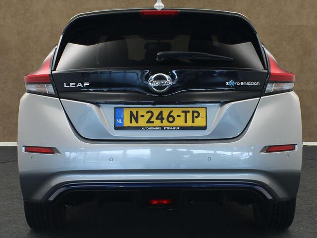 Nissan LEAF N-Connecta 40 kWh SOH 92,2%!! - ORIGINEEL NEDERLANDSE AUTO - PARKEERSENSOREN VOOR EN ACHTER - HOMMEL ONDERHOUDEN - DODEHOEKDETECTIE - STUUR EN STOEL VERWARMING - KEYLESS ENRTY & START - 360 GRADEN CAMERA