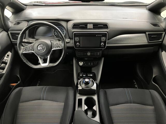 Nissan LEAF N-Connecta 40 kWh / Dealer Onderhouden / Navigatie / 360 Graden Camera / Stoel- en Stuurverwarming / Climate Control / Cruise Control / Keyless /