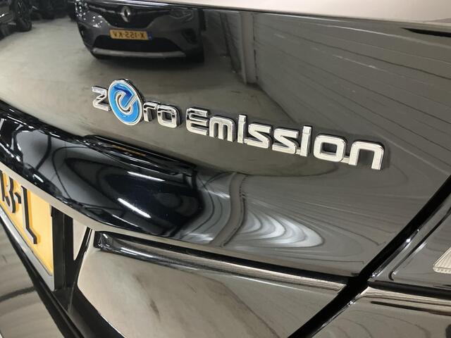 Nissan LEAF N-Connecta 40 kWh / Dealer Onderhouden / Navigatie / 360 Graden Camera / Stoel- en Stuurverwarming / Climate Control / Cruise Control / Keyless /