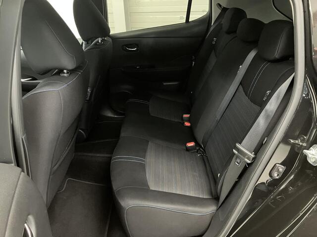 Nissan LEAF N-Connecta 40 kWh / Dealer Onderhouden / Navigatie / 360 Graden Camera / Stoel- en Stuurverwarming / Climate Control / Cruise Control / Keyless /
