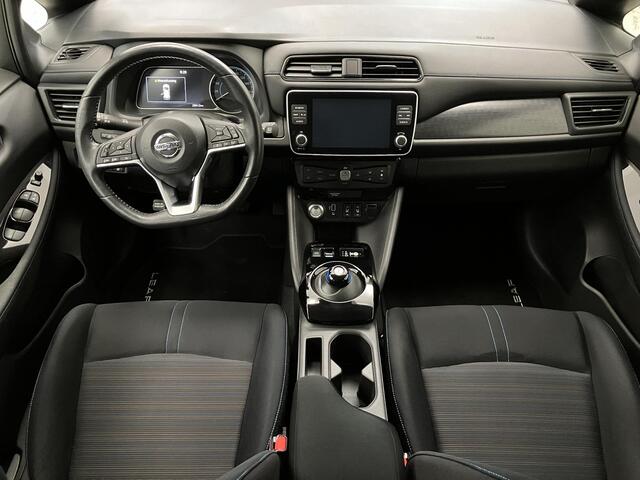 Nissan LEAF e+ N-Connecta 62 kWh / Eerste Eigenaar / Dealer Onderhouden / 385 KM WLTP / Navigatie / Stoel- en Stuurverwarming / 360 Graden Camera / Cruise Control / Climate Control /