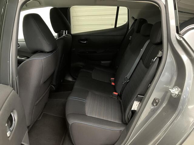 Nissan LEAF e+ N-Connecta 62 kWh / Eerste Eigenaar / Dealer Onderhouden / 385 KM WLTP / Navigatie / Stoel- en Stuurverwarming / 360 Graden Camera / Cruise Control / Climate Control /