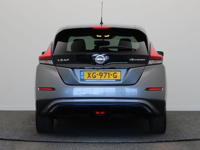 Nissan LEAF N-Connecta 40 kWh | Stuurwiel Verwarmd | Stoelverwarming | Led koplampen | All Season Banden | Accuscore 87,9% |