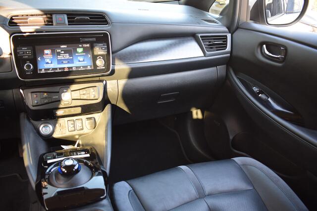 Nissan LEAF Tekna 40 kWh//Navi//Camera!!