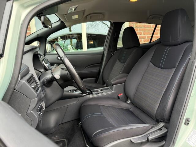 Nissan LEAF N-Connecta 40 kWh 360 CAMERA / STOEL&STUUR VERW. / KEYLESS / NAV