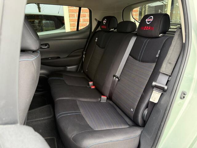 Nissan LEAF N-Connecta 40 kWh 360 CAMERA / STOEL&STUUR VERW. / KEYLESS / NAV