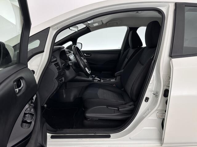 Nissan LEAF Acenta 40 kWh (INCL.BTW) Aut. *ADAPTIVE-CRUISE | KEYLESS | TOP-VIEW | NAVI-FULLMAP | BLIND-SPOT | DAB+ | COMFORTSEATS | DIGI-COCKPIT | PRIVACY-GLASS | 17"ALU*