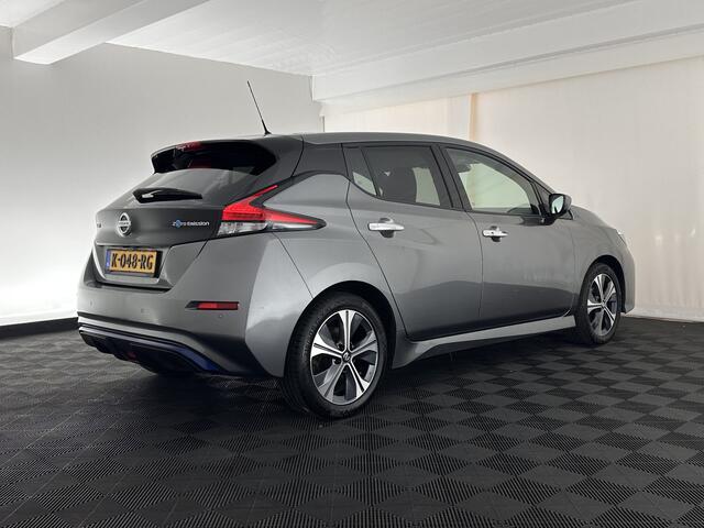 Nissan LEAF N-Connecta 40 kWh {SOH-90%} Aut. *HEAT-PUMP | ADAPTIVE-CRUISE | NAVI-FULLMAP | TOPVIEW | KEYLESS | BLINDSPOT | DIGI-COCKPIT | HEATED-COMFORTSEATS | DAB | PRIVACYGLASS | ECC | PDC | CARPLAY | 17"ALU*