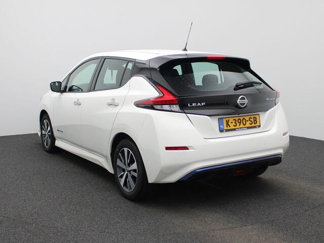Nissan LEAF Acenta 40 kWh | Climate Control / ECC | Licht metalen velgen 16 inch | Cruise control Adaptive | Connectiviteit af fabriek, Navigatie | LED koplampen | Park Distance Control achter | Achteruitrijcamera |