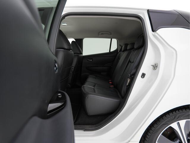 Nissan LEAF Tekna 40 kWh *LUXURY-LEATHER | FULL-LED | KEYLESS | NAVI-FULLMAP | BLIND-SPOT | BOSE-SOUND | DAB+ | HEATED-COMFORTSEATS | DIGI-COCKPIT | PRIVACY-GLASS | TOPVIEW-CAMERA | 17"ALU*