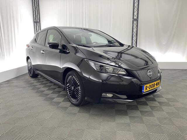 Nissan LEAF N-Connecta 40 kWh Automaat | CarPlay | Navi | Dodehoek Det. | 360'' Camera | ACC | PDC | Verwarmde Stoelen |