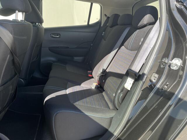 Nissan LEAF N-Connecta 40 kWh /88,7% SOH / Adaptief Cruise Control / Airco / Voor & Achter Stoelverwarming / Stuurverwarming / Keyless Entry /Dode Hoek Detectie / Navigatie / Bluetooth /