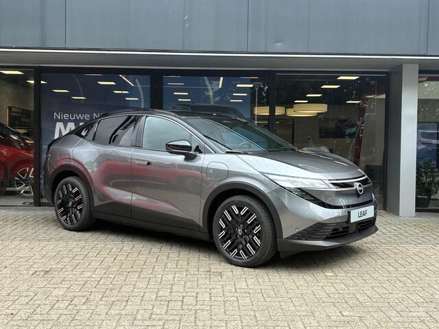 Nissan LEAF Evolve 52 kWh DEMO | Lederen bekleding | Stoel- en stuurverwarming | Stoelmassage | Climate Control | Parkeersensoren voor- en achter | Warmtepomp | Navigatiesysteem | BOSE Soundsystem | Head-up Display | Dimmend panoramisch dak | Fabrieksgarantie