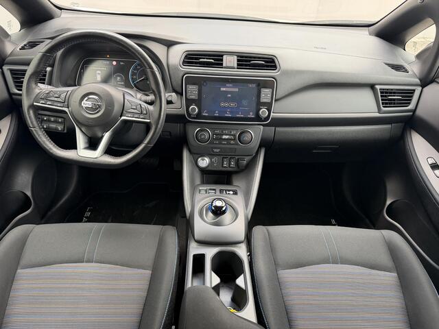 Nissan LEAF Acenta 40 kWh / Dealer Onderhouden / Navigatie via Apple Carplay & Android Auto / Camera / Adaptieve Cruise / Stoelverwarming / Dodehoek Detectie /