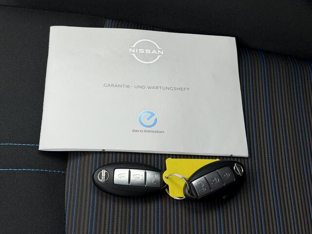 Nissan LEAF Acenta 40 kWh / Dealer Onderhouden / Navigatie via Apple Carplay & Android Auto / Camera / Adaptieve Cruise / Stoelverwarming / Dodehoek Detectie /