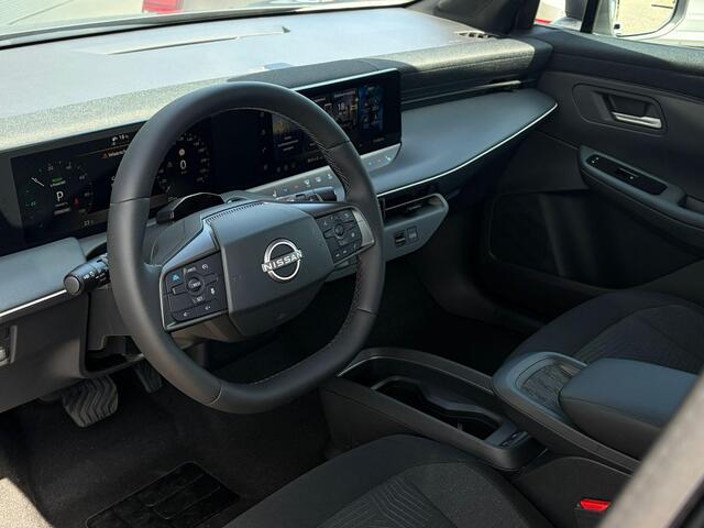 Nissan LEAF Engage 52 kWh | Rijklaarprijs! | Navigatie | 360 Camera | 18'' Inch Velgen | Stoelverwarming | Adaptieve Cruise Control met Stuurhulp | Apple CarPlay & Android Auto | Nieuw uit voorraad leverbaar!