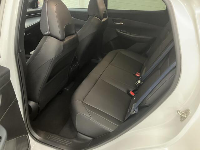 Nissan LEAF Evolve 75 kWh / 10 Jaar Fabrieksgarantie / ¤ 2000,- Nissan vooraadvoordeel / Panoramadak / Adaptief Cruise Control / Elektr. Voorstoelen / Massage Functie Bestuurder / Apple Carplay&Android Auto / Dab / Elektr. Achterklep / Cold Pack / Warmte Pomp /