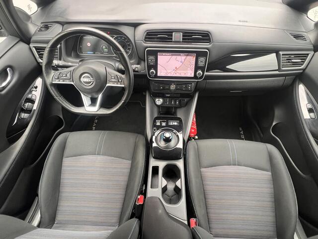 Nissan LEAF e+ N-Connecta 62 kWh / Dealer onderhouden / Accu SoH 95 % / WLTP 395 km stad 573 km / ChadeMo snel laden / Camera 360° / Navigatie / Adaptieve CC / Stuur-, stoel- & achterbankverwarming / 17" LM wielen /