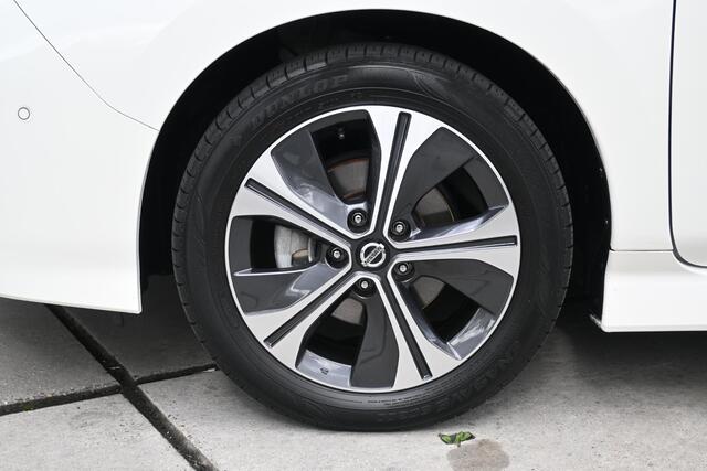 Nissan LEAF Tekna 40 kWh | ADAPT. CRUISE CONTROL | 360 CAMERA | STOEL/STUURVERWARMING | CLIMATE CONTROL | NAVI | PDC | LMV