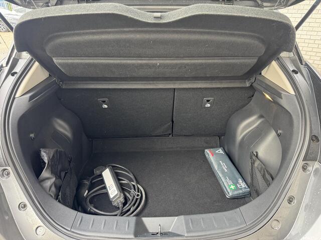 Nissan LEAF N-Connecta 39 kWh | SoH 93% | Navigatie | Stoel + Stuurverwarming | Dealer Onderhouden | Achteruitrijcamera |