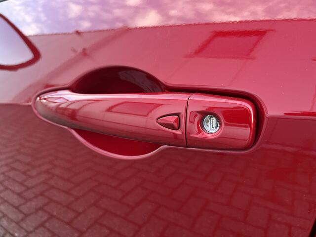 Nissan MICRA 0.9 IG-T Tekna Airco ECC | Navigatie | Camera | Keyless | NAP | Isofix