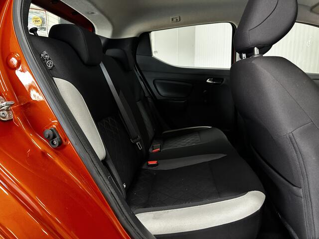 Nissan MICRA 1.0L Acenta/ LED Dagrijverl./ 16''LMV/ Stoelverw./ Camera/ DAB+/ Apple+Android/ Clima/ Navi/ Cruise/ Bluetooth/ Multi.LEDER.Stuur/ Elek.Pakket/ Isofix/ PDC Achter.