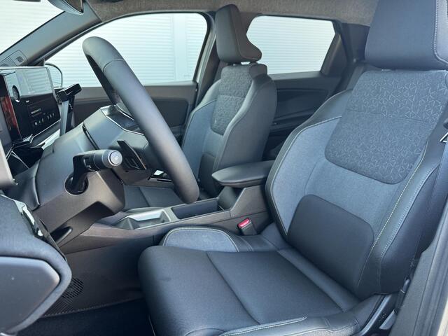 Nissan MICRA ADVANCE 40 kWh / ** € 2.500,- Voorraad voordeel ** / 5 Jaar Fabrieksgarantie / Stuur- en Stoelverwarming / Achteruitrijcamera / Adaptieve Cruise Control / Google Maps Navigatie / Apple Carplay & Android Auto / Climate Control / Keyless Entry & Start / Parkeersensoren voor en achter