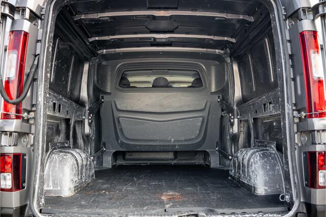 Nissan NV300 1.6 dci 125PK L2H1 | DC 6-Zits | Camera | Cruise | Airco | Trekhaak