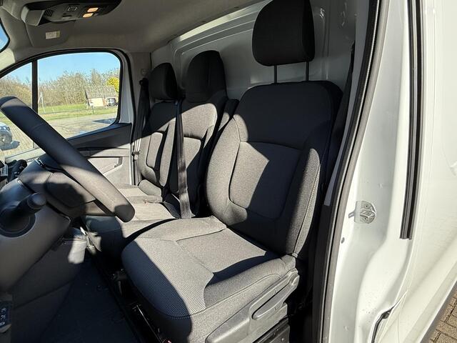 Nissan PRIMASTAR 2.0 dCi L1H1 / Airco / Apple&Android Carplay / Trekhaak / Betimmering / Cruise Control / Sensoren achter / Bluetooth / DAB / 3 zitplaatsen