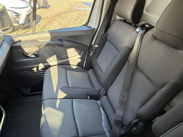 Nissan PRIMASTAR 2.0 dCi L1H1 / Airco / Apple&Android Carplay / Trekhaak / Betimmering / Cruise Control / Sensoren achter / Bluetooth / DAB / 3 zitplaatsen