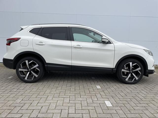 Nissan QASHQAI 1.3 DIG-T Tekna Trekhaak / Parkeersensoren / Navigatie / Voorraam verwarming / Stoelverwarming /