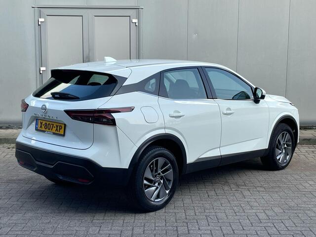 Nissan QASHQAI 1.3 MHEV Xtronic / Voorruitverwarming / Stuurverwarming / Stoelverwarming / Adaptieve Cruise Control / Apple CarPlay / Navigatie / 360 Graden Camera / All Season Banden