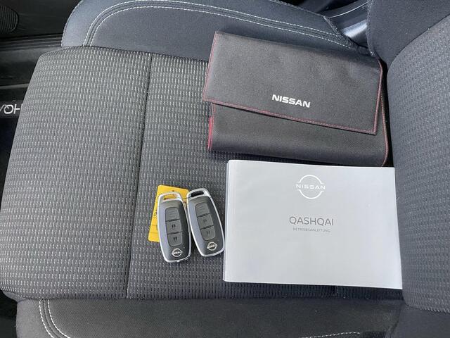 Nissan QASHQAI 1.3 MHEV Xtronic / Voorruitverwarming / Stuurverwarming / Stoelverwarming / Adaptieve Cruise Control / Apple CarPlay / Navigatie / 360 Graden Camera / All Season Banden