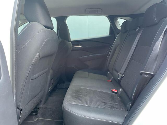 Nissan QASHQAI 1.3 MHEV Xtronic / Voorruitverwarming / Stuurverwarming / Stoelverwarming / Adaptieve Cruise Control / Apple CarPlay / Navigatie / 360 Graden Camera / All Season Banden