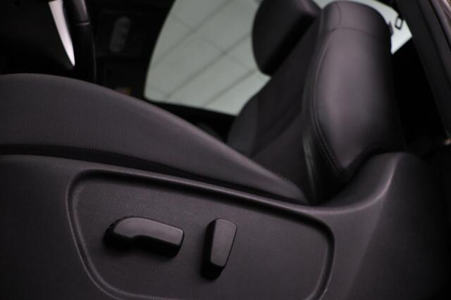 Nissan QASHQAI 1.2 Tekna | Panoramadak | Stoelverwarming | Trekhaak | 360 camera | Navigatie | Full LED | Climate control | Leder/Alcantara