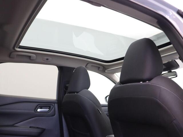 Nissan QASHQAI 140pk MHEV Premiere Edition | All Season Banden | Panoramadak | Rondomzicht camera | Trekhaak |