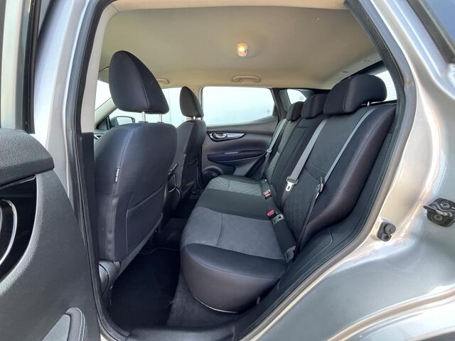 Nissan QASHQAI 1.5 dCi Business Edition / Trekhaak (Trekgewicht 1.350kg) / Achteruitrijcamera / Stoelverwarming voor / Navigatie full map / Cruise- en Climate Control / Parkeerksenroren voor en achter / Bluetooth / Radio /