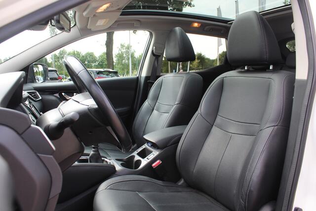 Nissan QASHQAI 1.6 Tekna / Trekhaak / Panoramadak / 360Camera / Leder / Navigatie / Keyless / Dodehoek / Cruise Control / 19'' / Stoelverwarming
