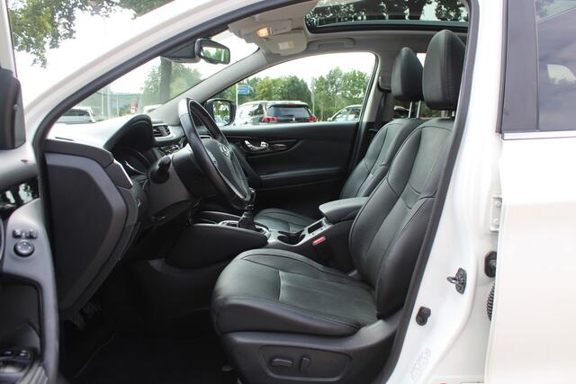 Nissan QASHQAI 1.6 Tekna / Trekhaak / Panoramadak / 360Camera / Leder / Navigatie / Keyless / Dodehoek / Cruise Control / 19'' / Stoelverwarming