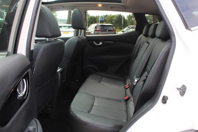 Nissan QASHQAI 1.6 Tekna / Trekhaak / Panoramadak / 360Camera / Leder / Navigatie / Keyless / Dodehoek / Cruise Control / 19'' / Stoelverwarming