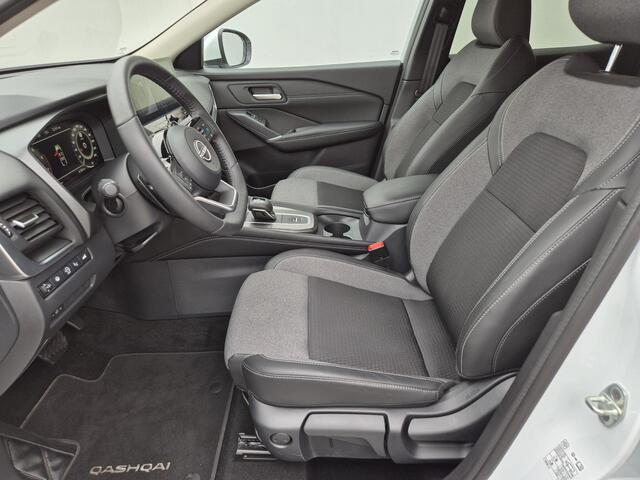 Nissan QASHQAI 1.3 MHEV Xtronic N-Connecta Automaat / HUD / Nieuw model / Facelift / Cold pack / Pack Easy / Elektrische achterklep / Trekgewicht 1800 kg / Stuur- en Stoelverwarming / Rondomzicht camera / Voorruit verwarming /