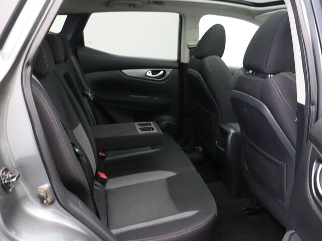 Nissan QASHQAI 1.2 N-Connecta | Panoramisch vast glazen dak | 360 graden camera | Trekhaak | Gescheiden climate control |