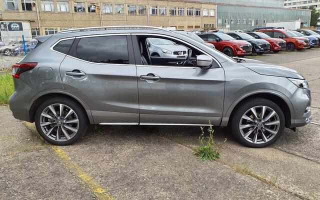 Nissan QASHQAI 1.3 DIG-T Tekna +