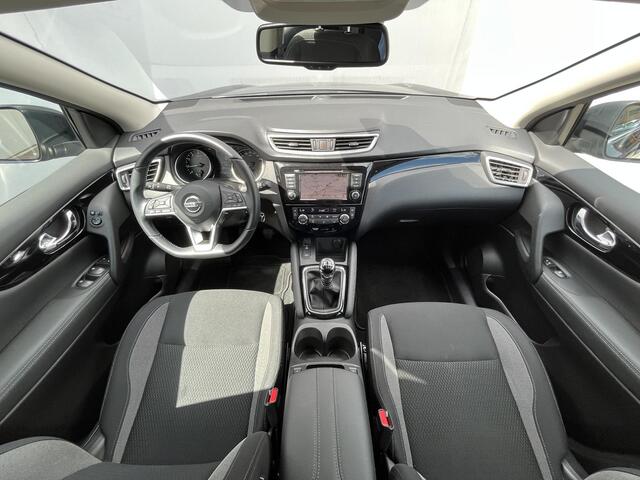 Nissan QASHQAI 1.3 DIG-T Acenta / 100% Dealeronderhouden / Trekhaak (Trekgewicht 1.300kg) / Achteruitrijcamera / Apple Carplay & Android Auto / Verwarmde Voorstoelen en Voorruit / Navigatie full map / Climate- en Cruisecontrol / DAB Radio