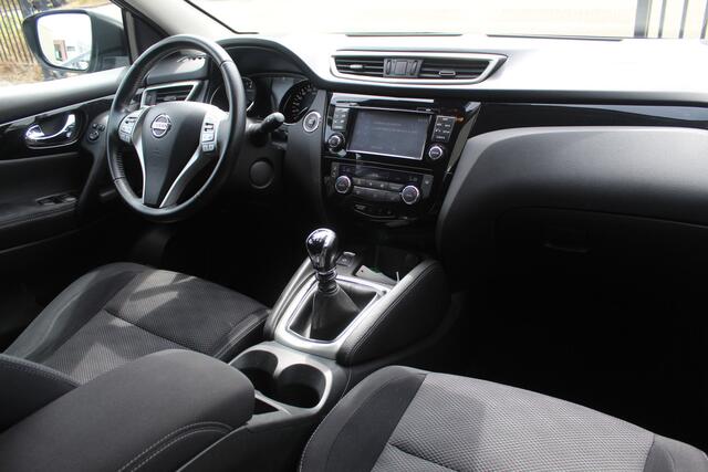 Nissan QASHQAI 1.2 N-Connecta Navigatie/360° camera/Cruise control/Parkeersensoren rondom/Climate control/Keyless/Lane assist/Trekhaak/DAB/Elektrisch inklapbare spiegels/18'' Lichtmetalen velgen.