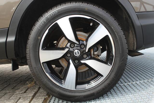 Nissan QASHQAI 1.2 N-Connecta Navigatie/360° camera/Cruise control/Parkeersensoren rondom/Climate control/Keyless/Lane assist/Trekhaak/DAB/Elektrisch inklapbare spiegels/18'' Lichtmetalen velgen.