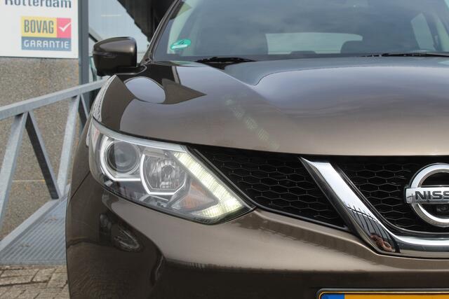 Nissan QASHQAI 1.2 N-Connecta Navigatie/360° camera/Cruise control/Parkeersensoren rondom/Climate control/Keyless/Lane assist/Trekhaak/DAB/Elektrisch inklapbare spiegels/18'' Lichtmetalen velgen.